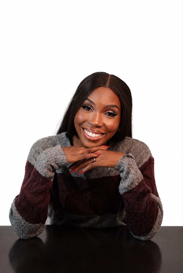 Chiderah Ihemhuru resting her chin on her hands and smiling at the camera